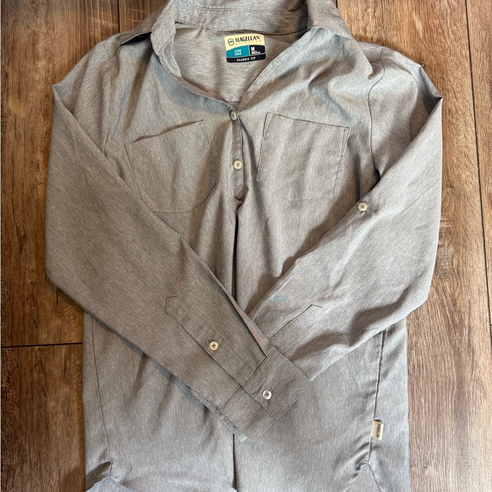 Magellan Outdoors long sleeve medium shirt fish gear